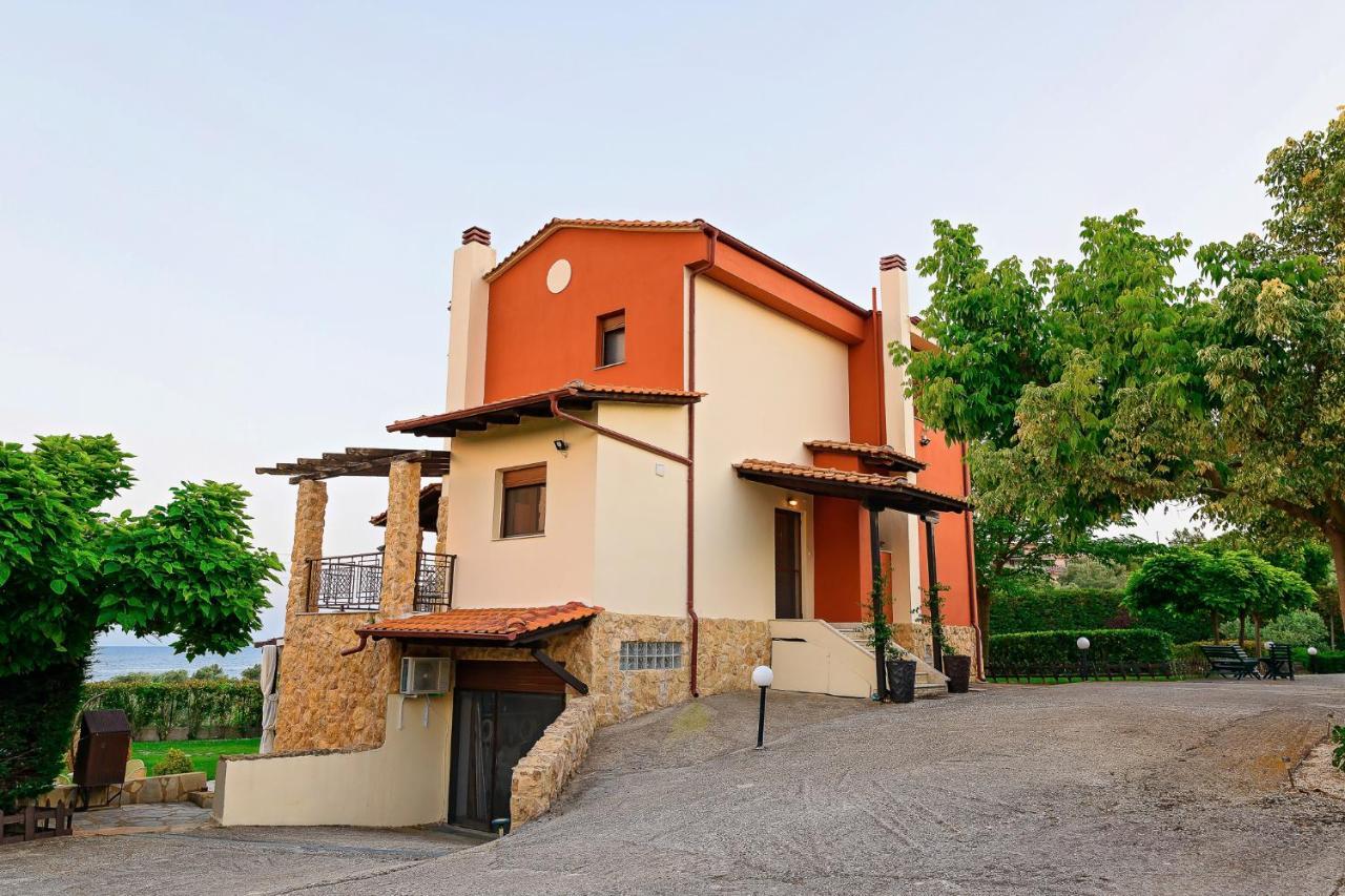 Villa Mariellie Nea Peramos  Exterior photo