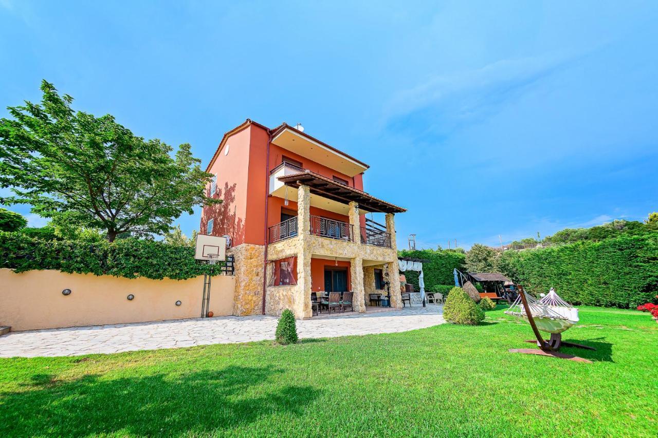 Villa Mariellie Nea Peramos  Exterior photo